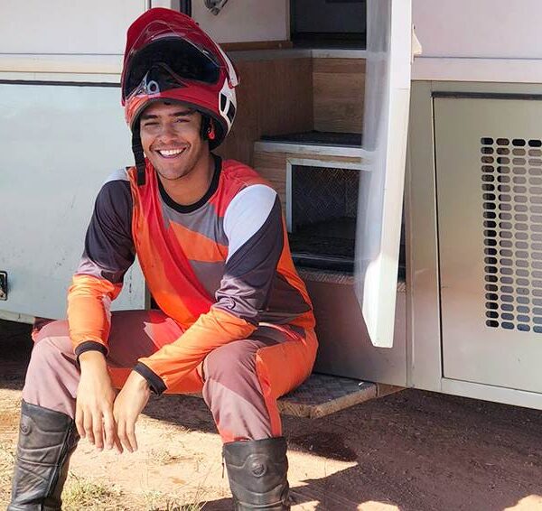 Ator cataguasense, Igor Fernandez, participa da série Sob Pressão