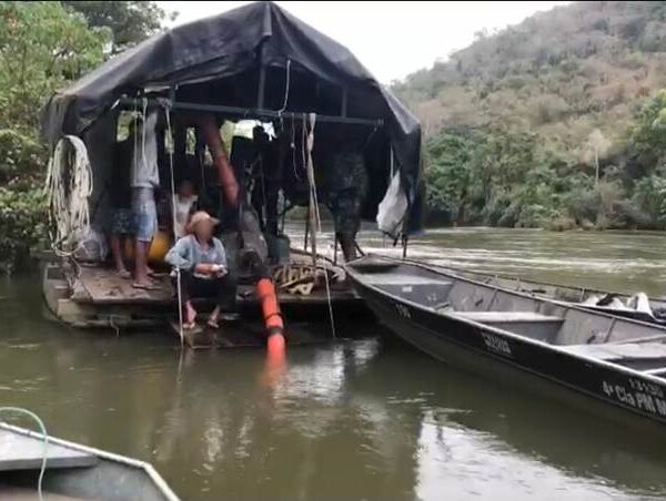 PM de Meio Ambiente e Polícia Federal prendem 3 pessoas por extração ilegal de ouro em Volta Grande