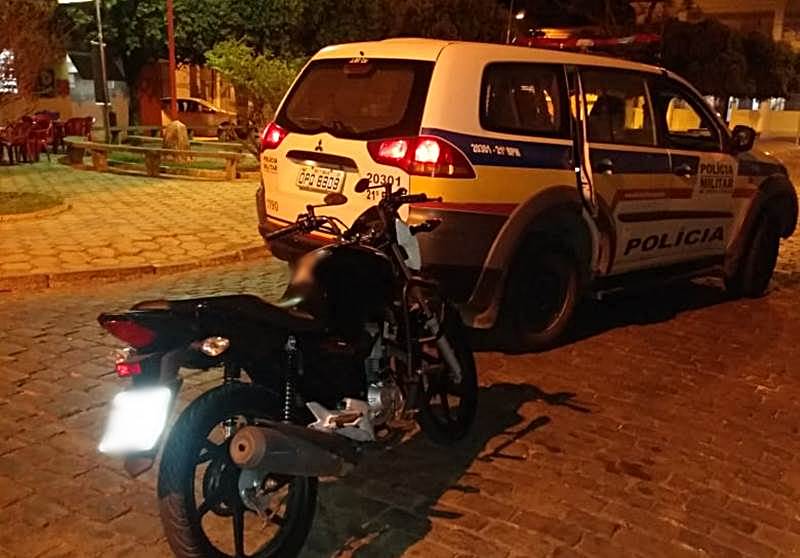 Dupla é presa com drogas durante abordagem da PM no Centro de Leopoldina