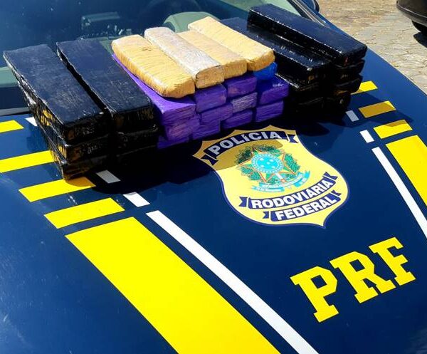 Grupo tático da PRF de Leopoldina apreende 23 Kg de maconha durante fiscalização em Barroso