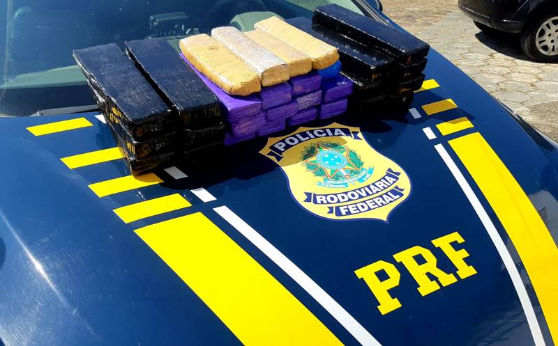 Grupo tático da PRF de Leopoldina apreende 23 Kg de maconha durante fiscalização em Barroso