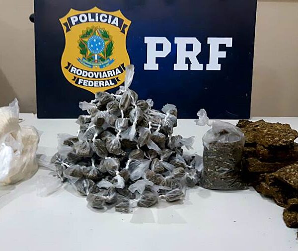 PRF prende dois e apreende drogas durante fiscalização na BR-267 em Argirita