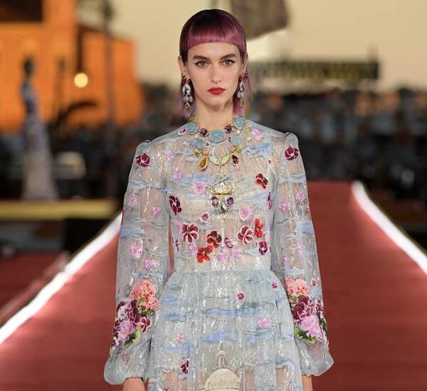 Modelo leopoldinense Rayssa Medeiros brilha na Europa em desfile da grife Dolce & Gabbana