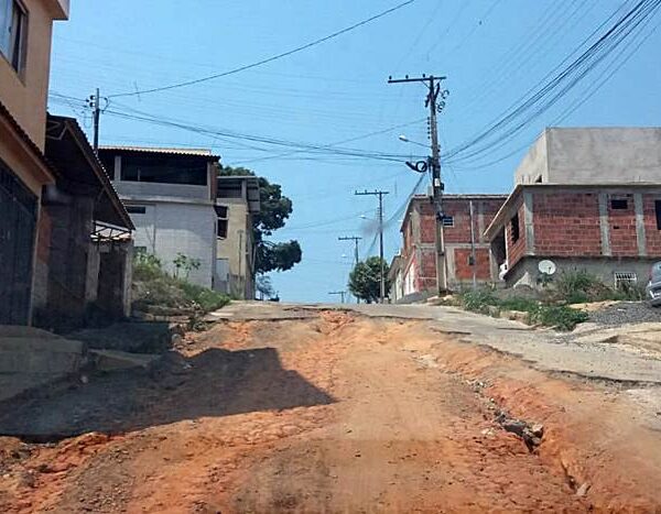 Moradores sofrem com problemas em trecho de Avenida no Bairro Imperador