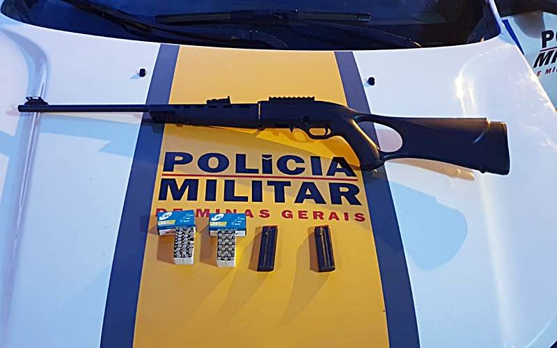Suspeito é preso com rifle após ameaçar funcionário da Prefeitura de São João Nepomuceno