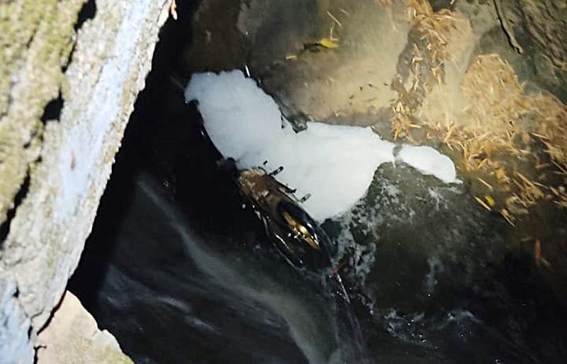 Motociclista cai de ponte de 7 metros e fica ferido em Leopoldina