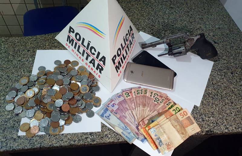 Assalto a farmácia termina com arma apreendida e materiais recuperados pela PM de Leopoldina