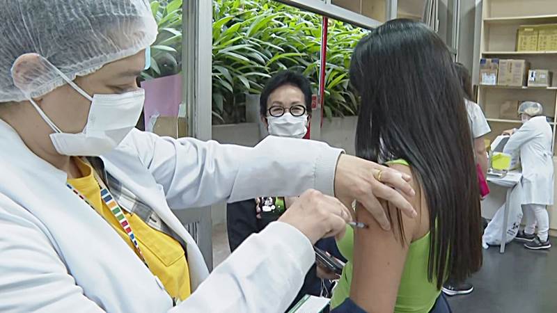 Leopoldina inicia vacinação contra Covid-19 em adolescentes de 15 a 17 anos