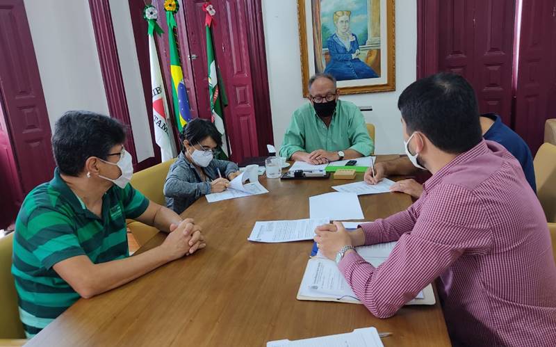 Prefeitura de Leopoldina renova convênio com a Comunidade Terapêutica Levanta de Novo