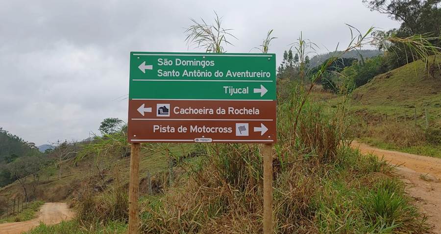 Placas de sinalização turística são instaladas em Argirita