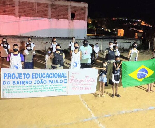 Policiais Militares de Leopoldina visitam projeto social no Bairro João Paulo II