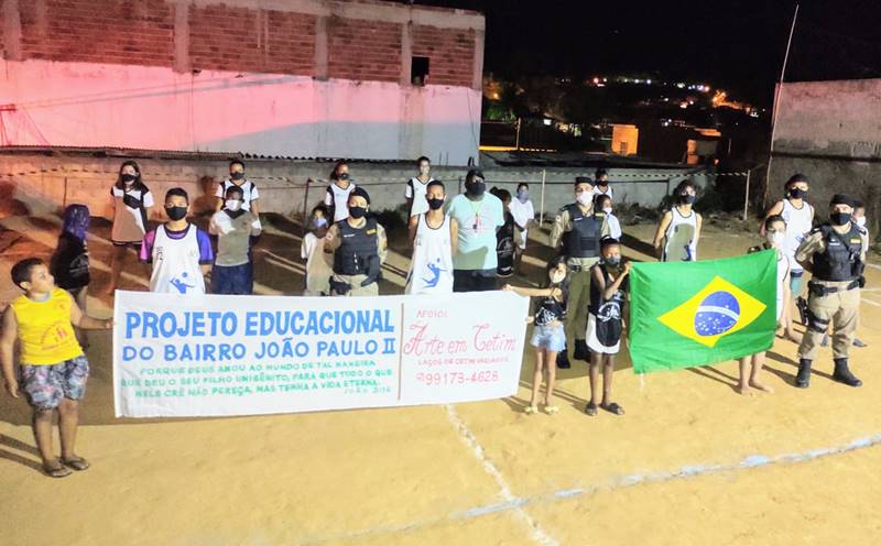 Policiais Militares de Leopoldina visitam projeto social no Bairro João Paulo II