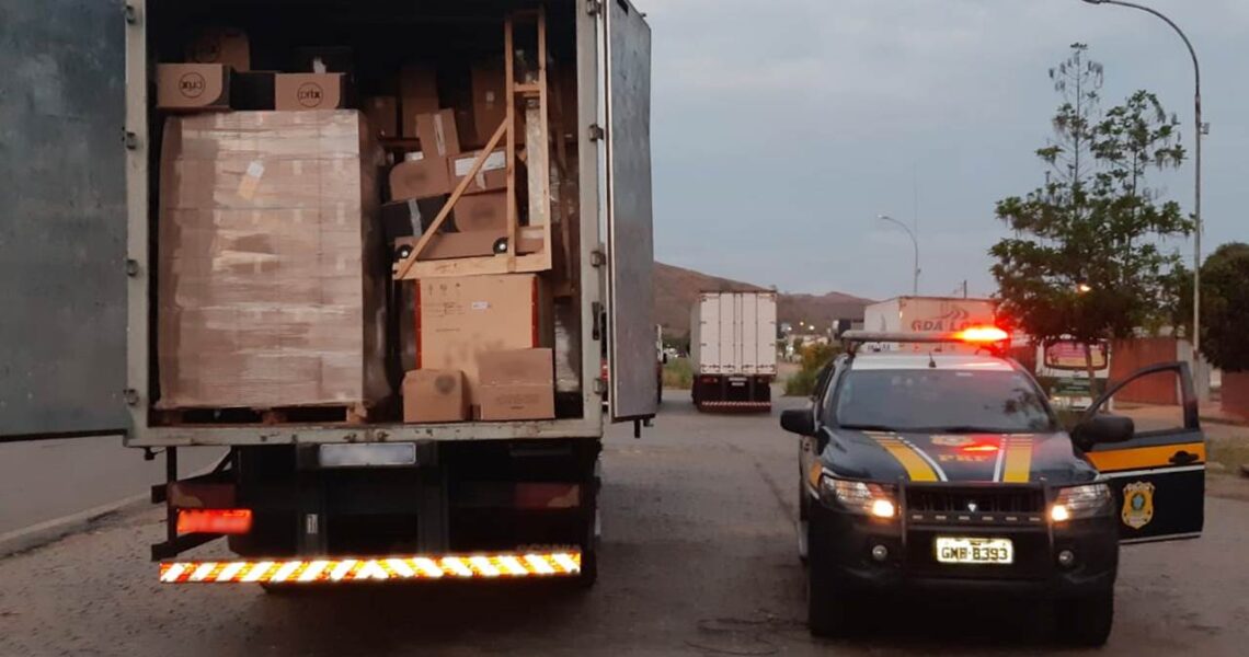 Fiscalização da PRF em Leopoldina apreende carga avaliada em R$ 256 mil sem nota fiscal