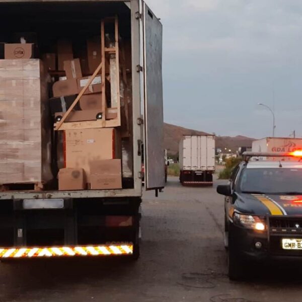 Fiscalização da PRF em Leopoldina apreende carga avaliada em R$ 256 mil sem nota fiscal