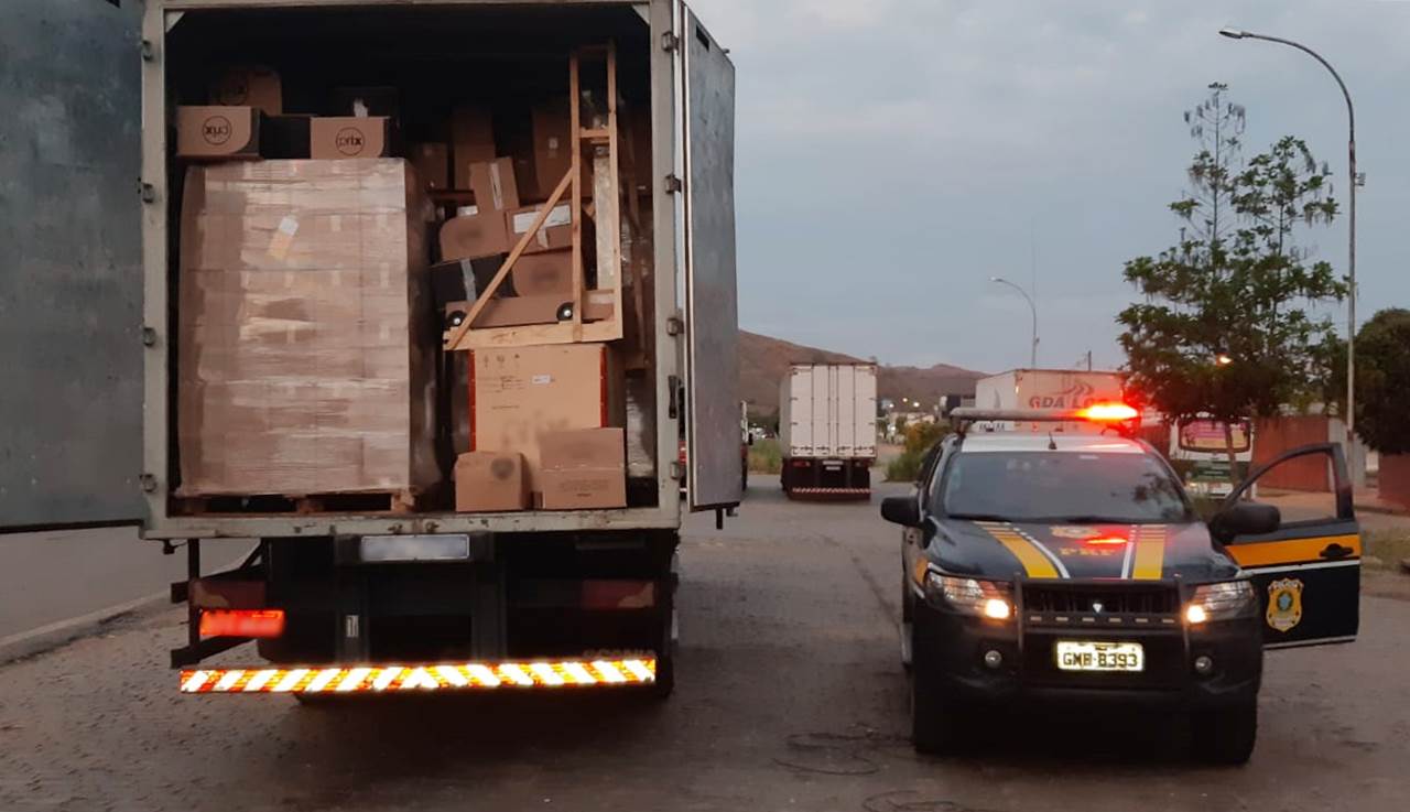 Fiscalização da PRF em Leopoldina apreende carga avaliada em R$ 256 mil sem nota fiscal