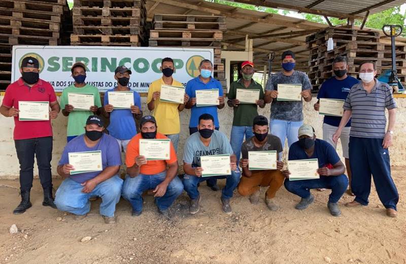Seringueiros recebem curso de reciclagem em Leopoldina