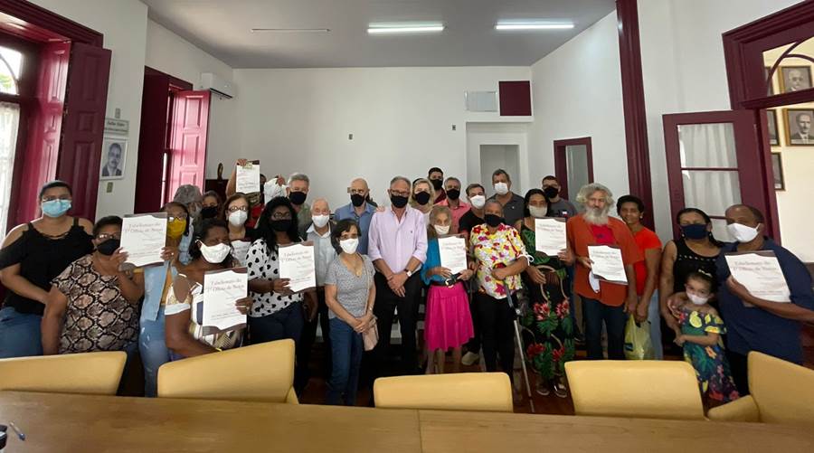 Prefeitura de Leopoldina entrega mais 11 escrituras para moradores do Pedro Brito