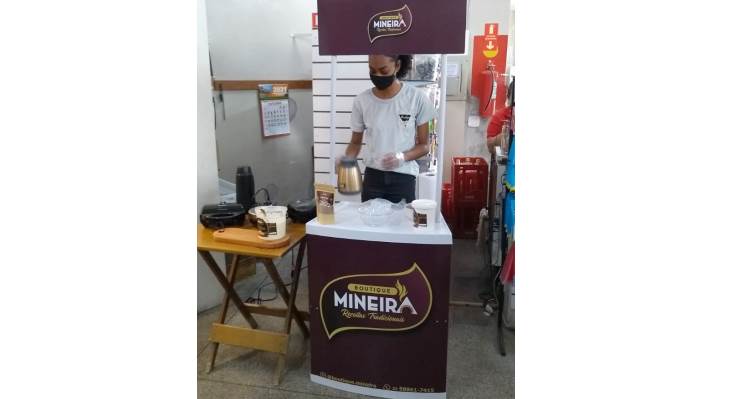 Boutique Mineira faz degustação de seu Pão de Queijo Cremoso no Mercado Canadá
