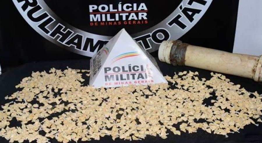 PM apreende mais de 1.000 papelotes de cocaína após assalto em Muriaé