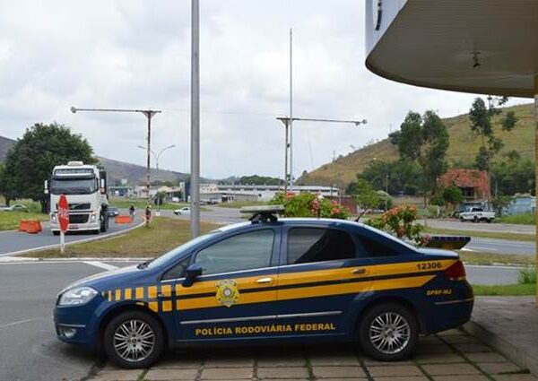 PRF flagra 150 veículos acima da velocidade permitida durante Operação Carnaval na região