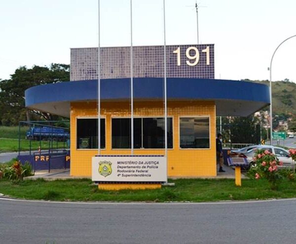 PRF intensifica fiscalização nas estradas durante feriado prolongado de Finados