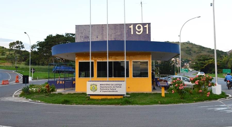 PRF intensifica fiscalização nas estradas durante feriado prolongado de Finados