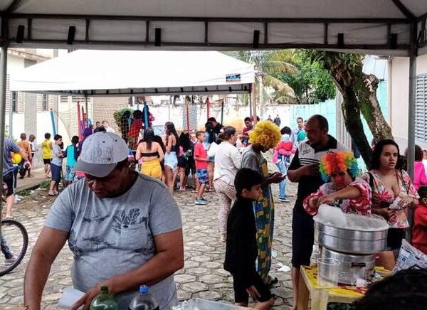 Moradores se unem e oferecem diversão para crianças no Eldorado