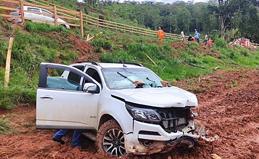 Mãe e filha ficam feridas em acidente na MGC-265 entre Miraí e Muriaé