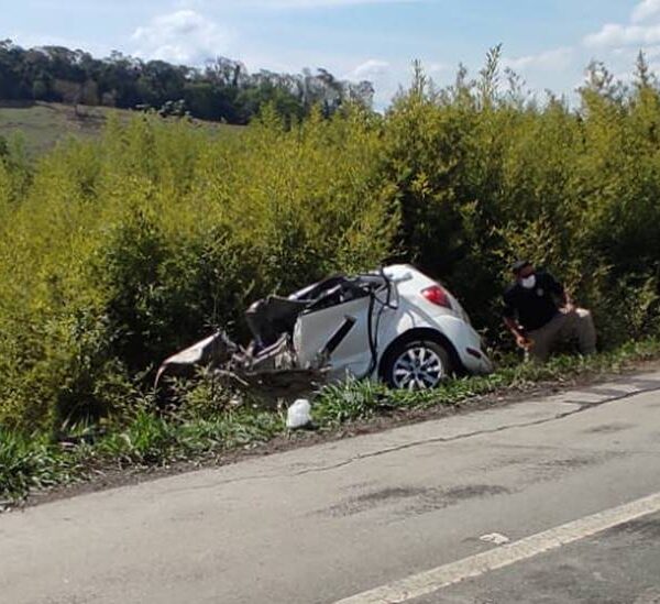 Grave acidente deixa dois mortos e um ferido na BR-116 em Leopoldina