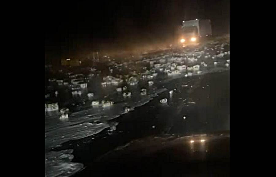 Parte de carga de cerveja tomba na Serra da Vileta em Leopoldina