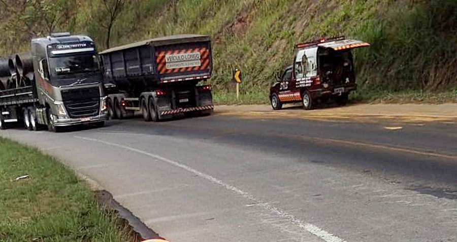 Carreta derrama óleo na BR-116 em Laranjal e mobiliza Corpo de Bombeiros