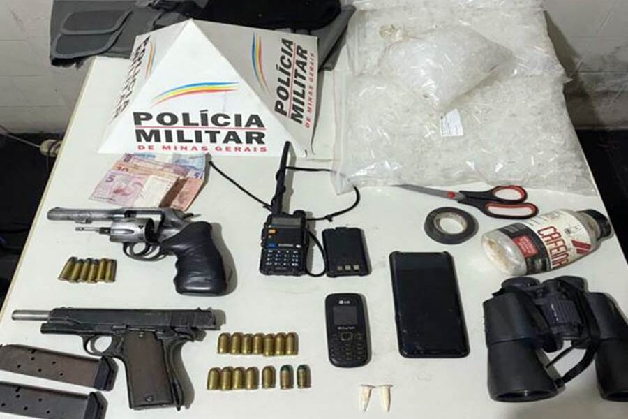 Polícia Militar prende dois e apreende armas de fogo e munições em Leopoldina