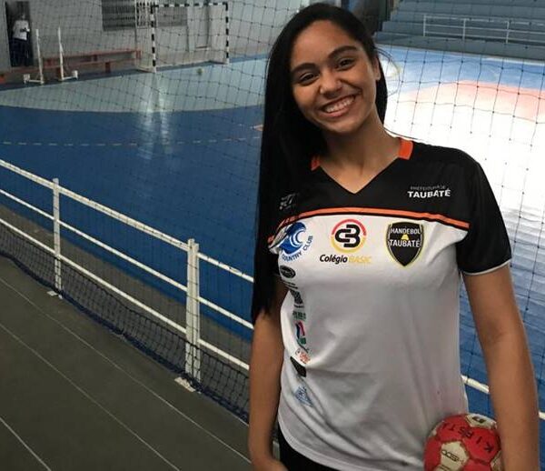 Leopoldinense ex-aluna do Colégio Imaculada Conceição desponta no handebol feminino nacional