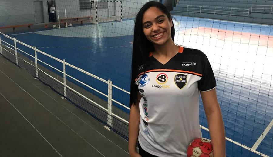 Leopoldinense ex-aluna do Colégio Imaculada Conceição desponta no handebol feminino nacional