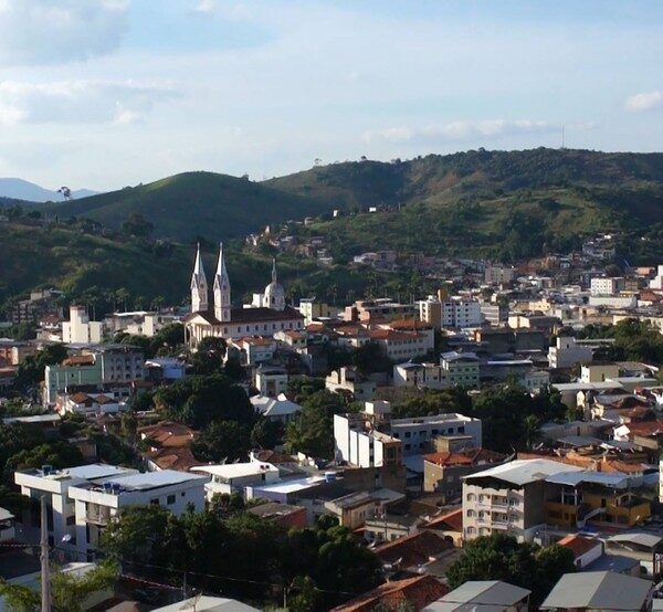 Gêmeos de 1 ano morrem afogados em piscina de casa em Ubá