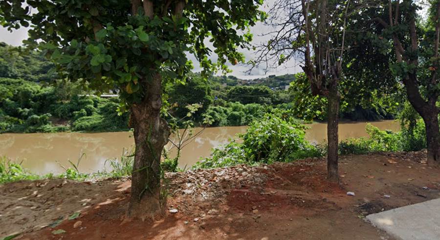 Corpo de Bombeiros e Defesa Civil procuram idoso que se afogou no rio Pomba em Cataguases