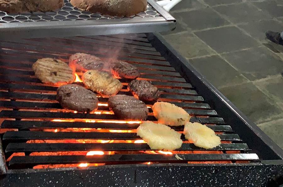 Casa da Brasa em Leopoldina leva até você o sabor do hambúrguer artesanal feito na Parrilla Argentina