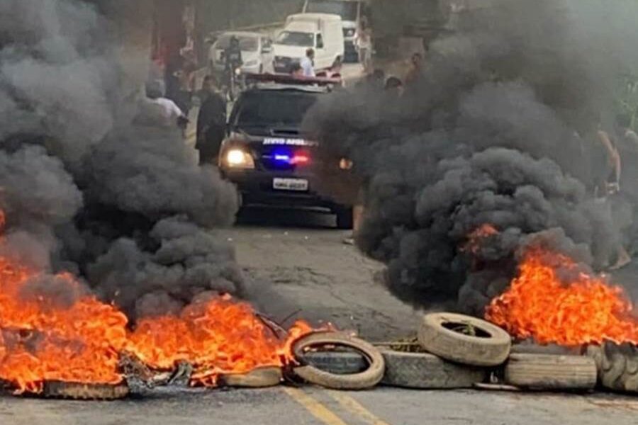 Produtores de mudas de Dona Euzébia fecham rodovia em protesto contra Ministério da Agricultura