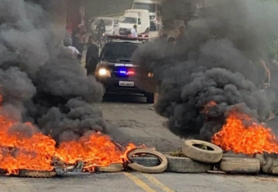 Produtores de mudas de Dona Euzébia fecham rodovia em protesto contra Ministério da Agricultura