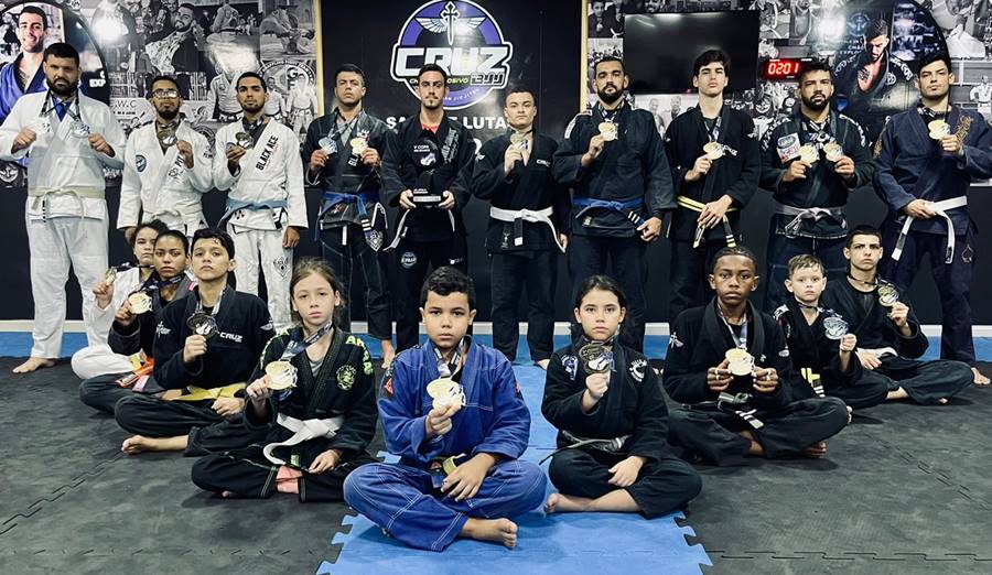 Escola de Jiu-Jítsu Cruz BJJ, de Leopoldina, conquista 22 medalhas em Visconde do Rio Branco