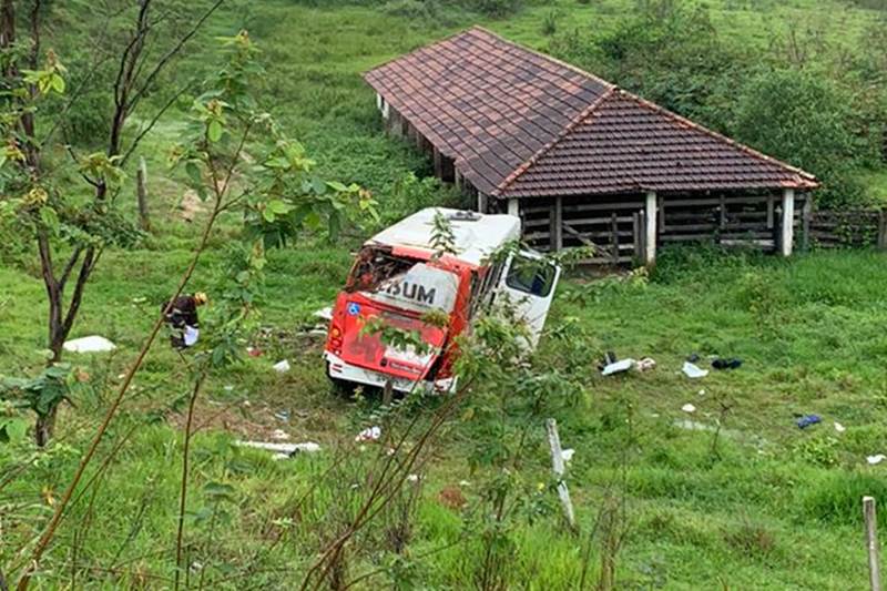Morre vítima de acidente com micro-ônibus do Cisum na BR-267