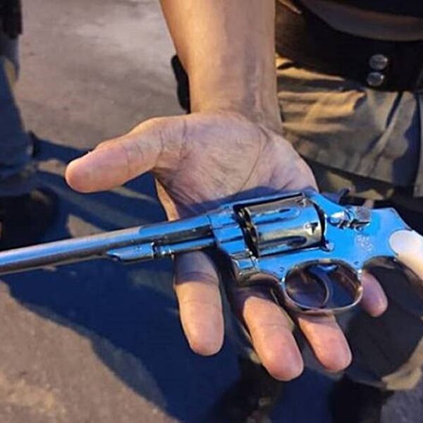Jovem se exibe com arma de fogo nas redes sociais e acaba preso em Muriaé