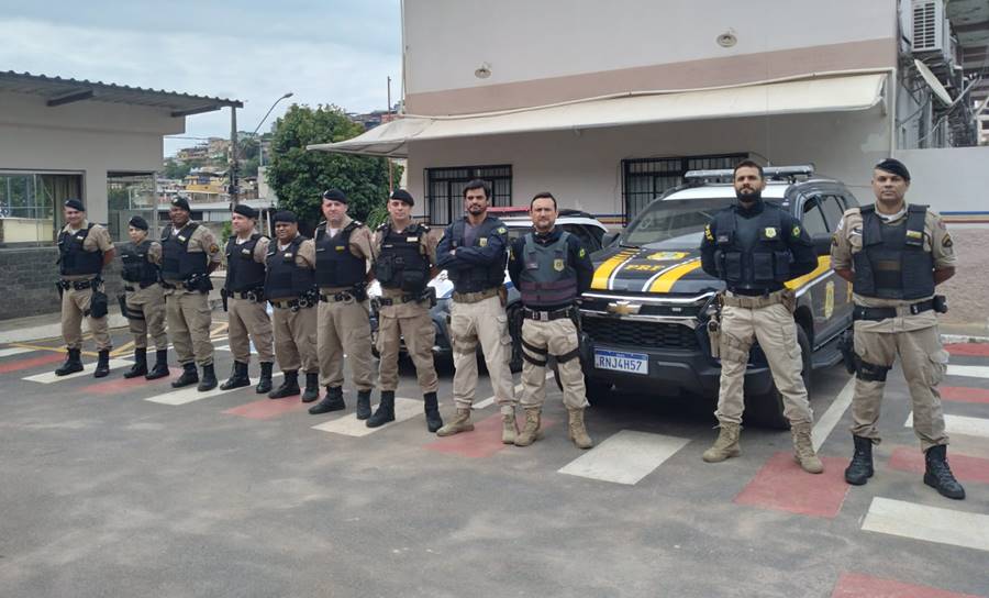 PRF e PM fazem operação contra desmanche de carros em Muriaé