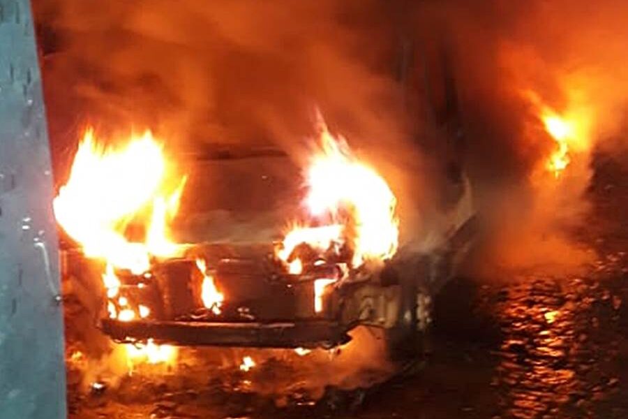 Incêndio em dois veículos mobiliza bombeiros em Leopoldina