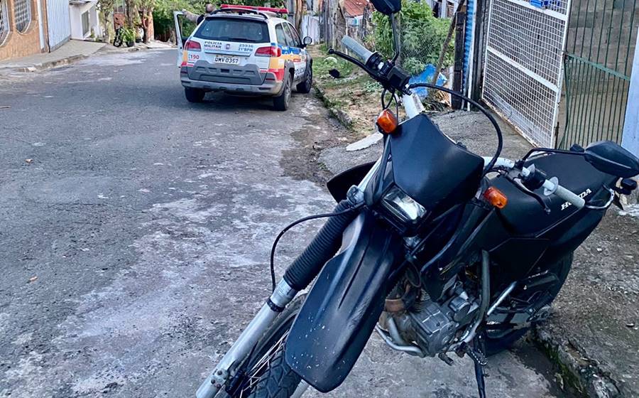 PM de Leopoldina recupera moto furtada em Cataguases