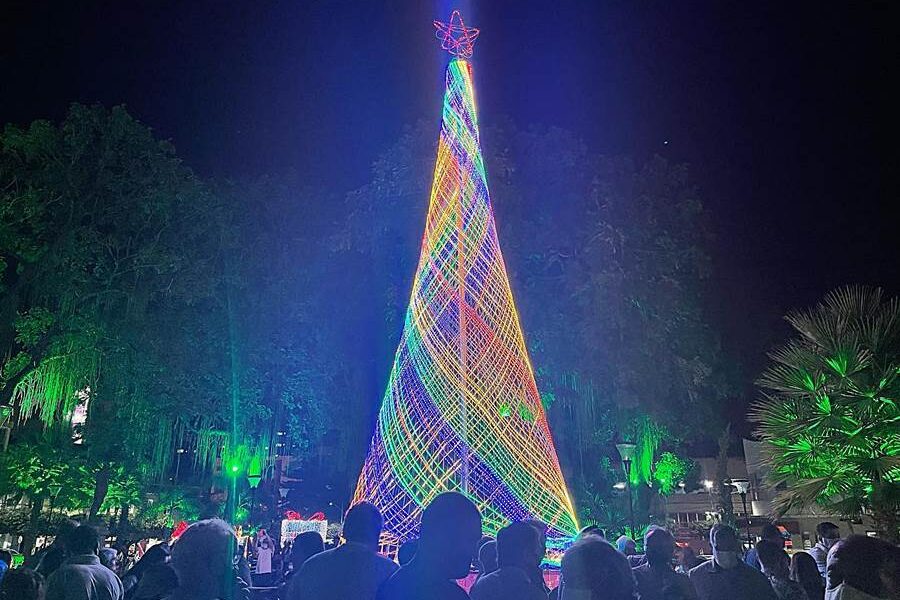 Leopoldina inaugura iluminação de Natal na Praça Félix Martins