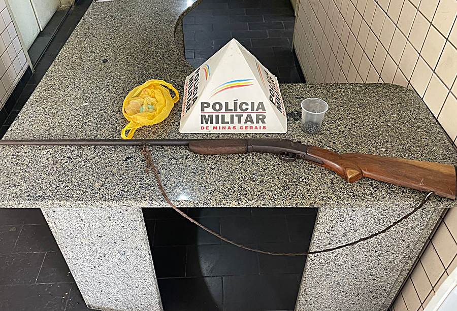 Polícia Militar apreende espingarda usada para caça em Leopoldina