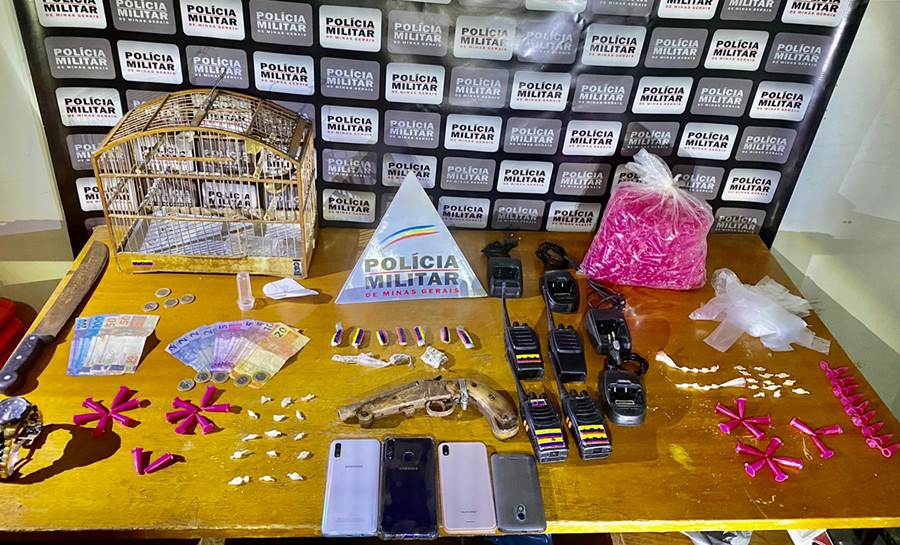 Megaoperação ‘Região Segura’ da Polícia Militar prende 3 e apreende drogas em Recreio