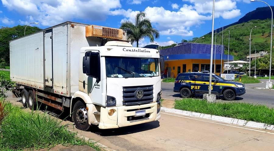 PRF de Leopoldina apreende 3 toneladas de creme de leite impróprios para consumo