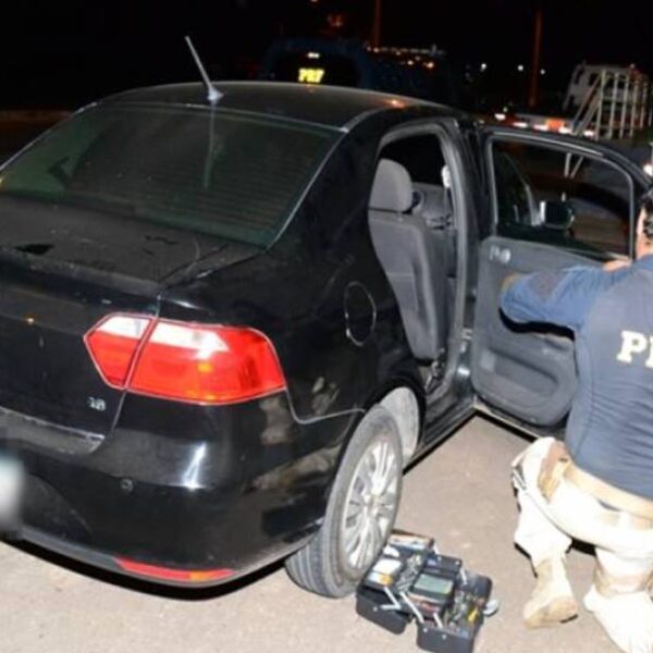 Motorista de aplicativo é preso pela PRF em Muriaé com carro roubado há 7 anos